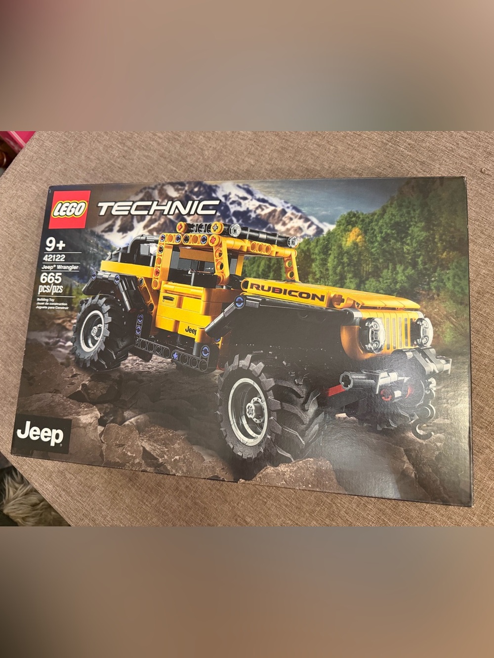 NIB LEGO TECHNIC JEEP WRANGLER YELLOW JEEP 42122